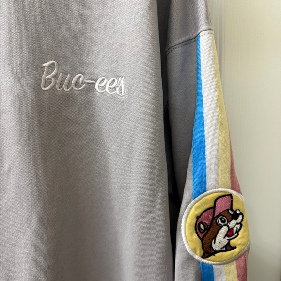 Buc-ee's Gray Sweatshirt with Colorful Sleeves - Picture 5 of 6